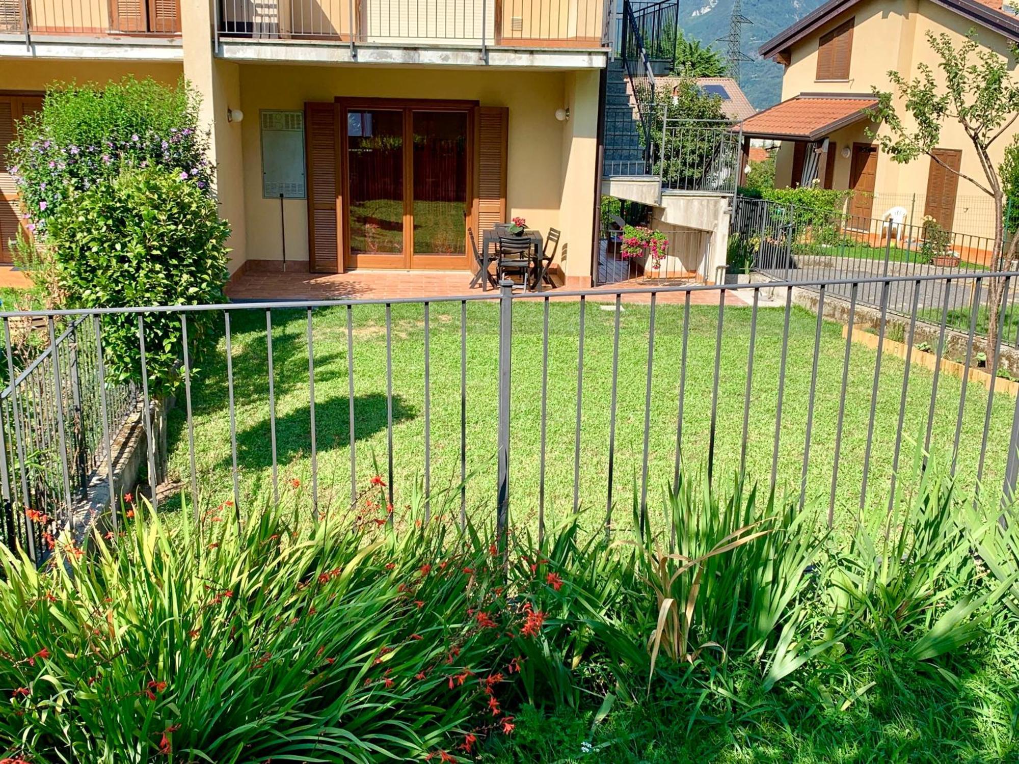 Strawberry House Villa Colico Exterior photo